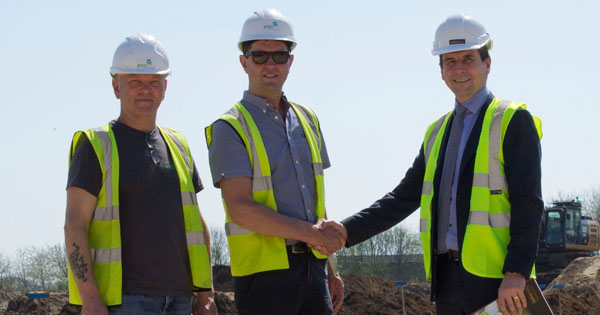 Rivals co-operate on new housing site